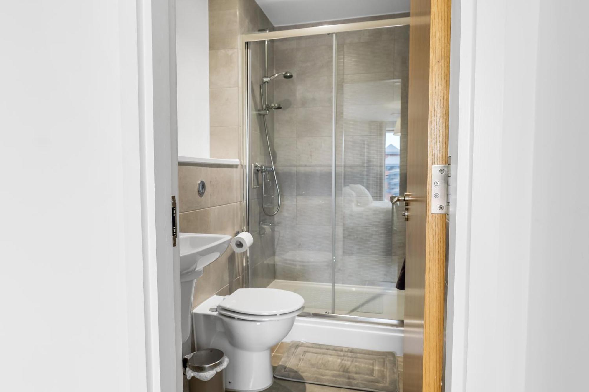 High Rise 2 Bedroom & 2 Bath Apartment With Parking, Balcony & Amazing View Manchester Eksteriør bilde